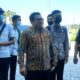 PENIPUAN: Kuasa hukum korban penipuan jasa tenaga PT Approg Jaya, Abdullah Syafii saat datang ke Mapolres Gresik, Selasa (22/6/2021). (Tofan/portalsurabaya.com)