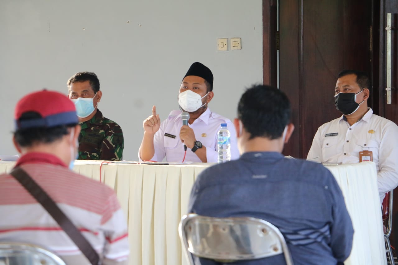 Bupati Gresik Fandi Akhmad Yani menerima sambatan beberapa pengemudi online adanya PPKM Darurat, Rabu (14/7/2021)