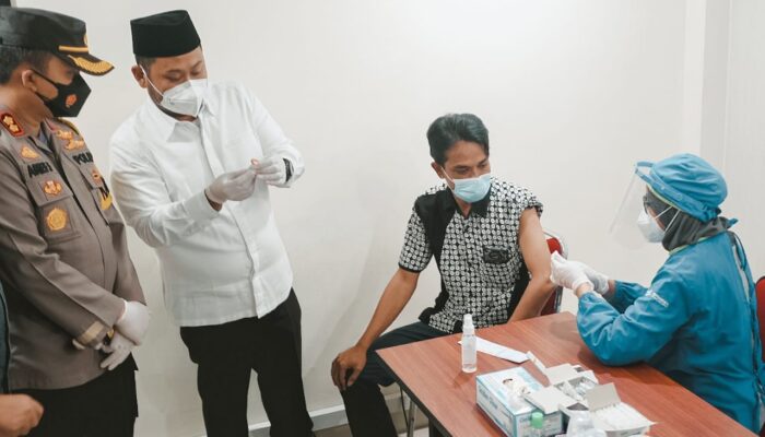 Vaksinasi Gotong Royong oleh Perusahaan, Bupati Gresik: Ini Ikhtiar Besar