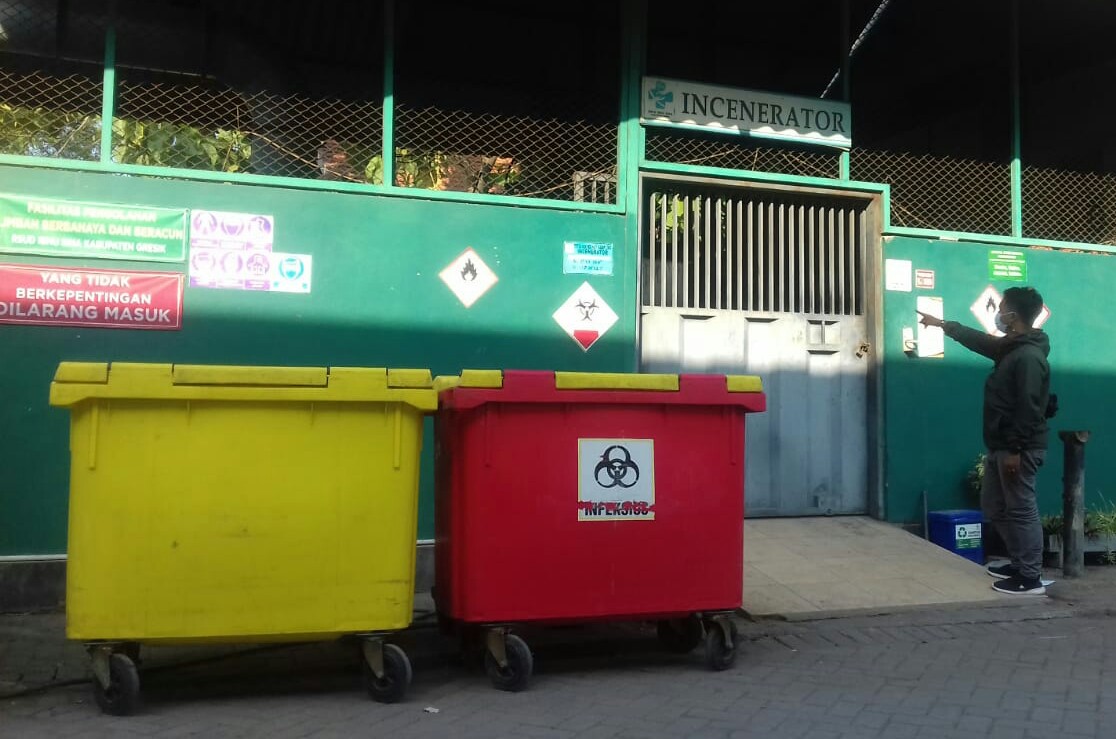 Tempat penyimpanan dan pengolahan limbah medis (incenerator) RSUD Ibnu Sina Gresik.