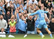 Pemain Manchester City, Jack Grealish melakukan selebrasi setelah cetak gol ke gawang Norwich, Sabtu (21/8/2021)./ Flashscore