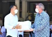 Lindungi Nakes, Sampoerna Academy Donasikan 1.000 APD ke Pemkot Surabaya