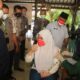 VAKSINASI PELAJAR: Wabup Sugirah tinjau pelaksanaan vaksinasi dosis dua khusus pelajar di SMPN 1 Banyuwangi. Foto/IST/Portalsurabaya.com