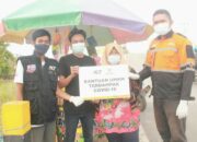 Baznas dan ACT Kalimantan Selatan (Kalsel) memberi bantuan modal kepada Acil Meli, Rabu (15/9/2021)./ Foto: Edo