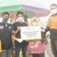 Baznas dan ACT Kalimantan Selatan (Kalsel) memberi bantuan modal kepada Acil Meli, Rabu (15/9/2021)./ Foto: Edo