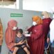 Wakil Bupati Gresik Aminatun Habibah saat memantau vaksinasi untuk masyarakat dosis pertama, Kamis (23/9/2021)./Foto: Bram