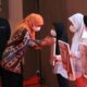 Gubernur Jawa Timur Kofifah Indarparawansa hadir di acara Alumni AKABRI 1996 gelar vaksin massal dan bagi sembako, Kamis (23/9/2021)./ Wicak