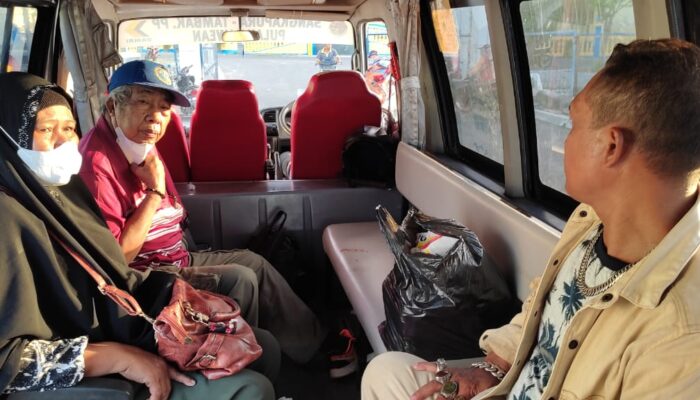 Sepi Penumpang, Bus Damri Bantuan Pemkab di Bawean Dicarterkan