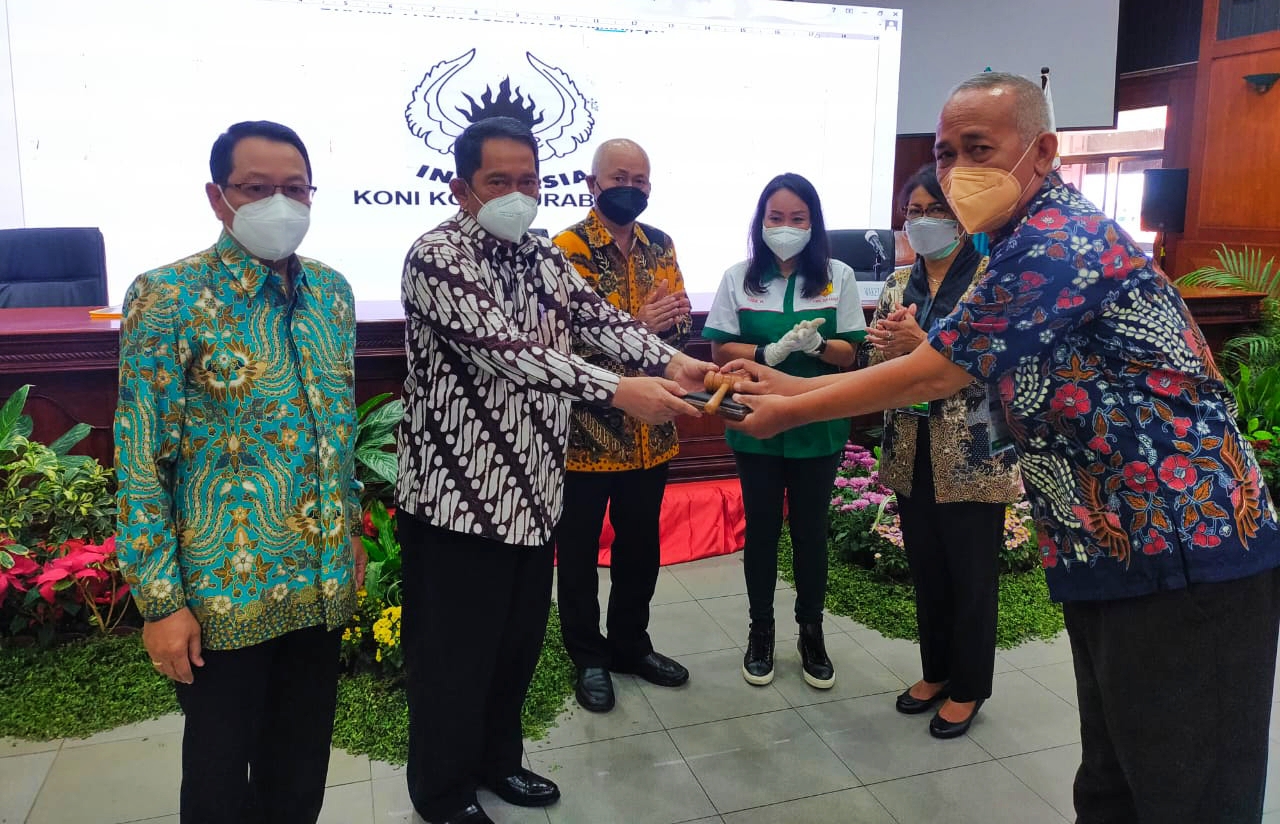 Hoslih Abdullah kembali pimpin KONI Surabaya setelah dalam Musorkot yang digelar di Graha Sawunggaling, Sabtu (18/9/2021)./Foto: Ist