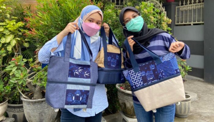 Dua Siswi Smansa Ciptakan Tas Multi Fungsi dari Batik Khas Gresik