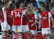 Pemain-pemain Arsenal merayakan gol Emille Smith-Rowe pada menit 12 ke gawang Tottenham Hotspurs, Senin (27/9/2021)./ Foto: Flashscore