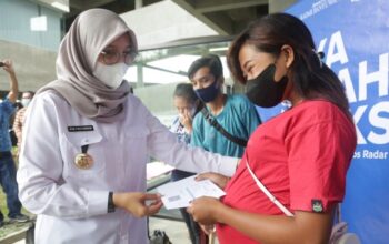 SEPEKAN HARUS TUNTAS: Ditinjau langsung Bupati Banyuwangi, 5.300 Bumil menjadi target vaksinasi dosis satu. Foto/IST/Portalsurabaya.com