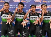 Tim Putra sepatu roda Jawa Timur usai mendapatkan emas di nomor Marathon, Sabtu (2/10/2021)./ Foto: Dipo