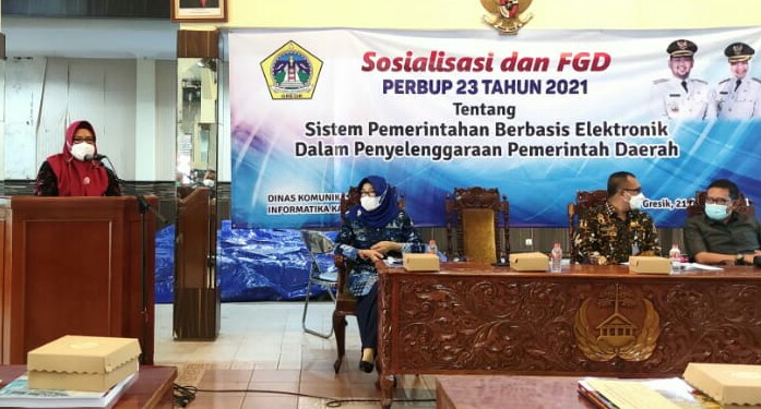 Wakil Bupati Gresik Aminatun Habibah saat membuka acara Sosialisasi dan FGD Diskominfo, Kamis (21/10/2021)./ Foto: Bram