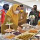 Wakil Bupati Gresik Aminatun Habibah saat melihat beragam menu di festival Archipelago East Java food, Selasa (19/10/2021)./ Foto: Bram