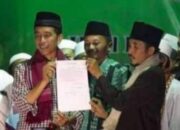 Calon Presiden Republik Indonesia periode 2014-2019, Joko Widodo usai menandatangani kesepakatan untuk menetapkan peringatan Hari Santri Nasional bersama KH Thoriq Bin Ziyad di Malang. Foto: Istimewa
