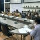 Suasana hearing di Ruang Rapat Komisi I DPRD Gresik tentang polemik Pj Kades Pacuh Kecamatan Balongpanggang, Senin (11/10/2021)./ Foto: Bram