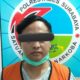 Salah satu tersangka saat ditangkap Satresnarkoba Polrestabes Surabaya, Selasa (2/11/2021)./ Foto: Wicak