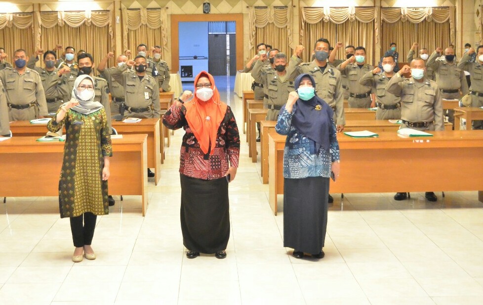 Wabup Gresik Aminatun Habibah saat hadiri Bimtek Satpol PP Kabupaten Gresik, Kamis (11/11/2021)./ Foto: Bram
