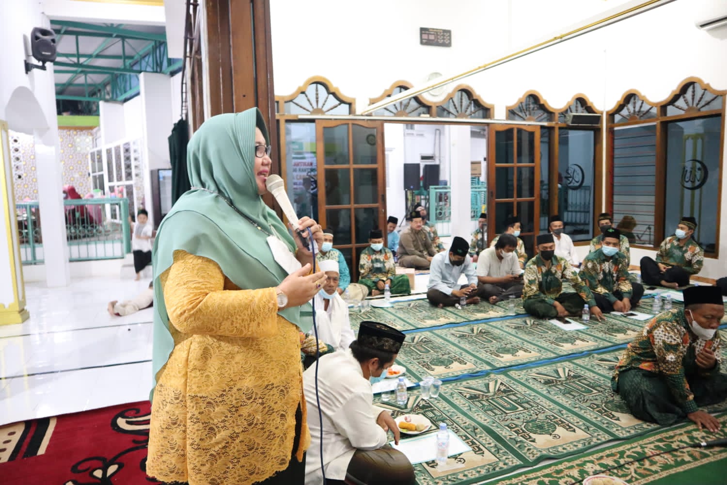 Bupati Gresik Aminatun Habibah saat pelantikan PRNU, Selasa (2/11/2021)./ Foto: Bram