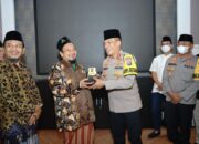 Silaturahmi antara Lora dan Gus dengan Kapolrestabes Surabaya, Kombes Pol A. Yusep Gunawan, Selasa (2/11/2021)./ Foto: Wicak
