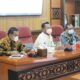 Bupati Gresik, Fandi Akhmad Yani mengikuti Rapat Koordinasi (Rakor) Monitoring dan Evaluasi (Monev) secara bersama tim Monev Monitoring Center of Prevention (MCP) Komisi Pemberantasan Korupsi (KPK) RI, Jumat (19/11/2021)