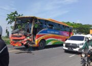 Tabrakan Bus vs Dua Truk di Gresik, Tiga Luka Parah