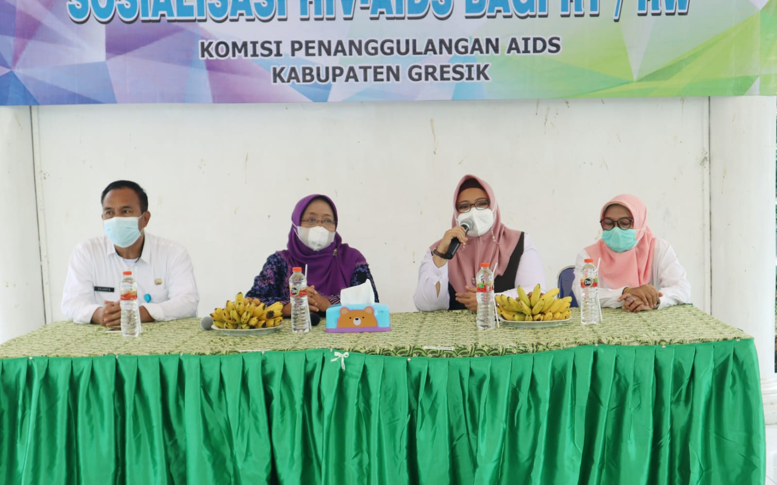 Wabup Gresik Aminatun Habibah saat melakukan sosialisasi HIV-AIDS di Kecamatan Menganti, Rabu (24/11/2021)./ Foto:Bram