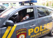 Habis Vaksin, Siswa SD di Gresik Diajak Keliling Naik Mobil Patroli Polisi