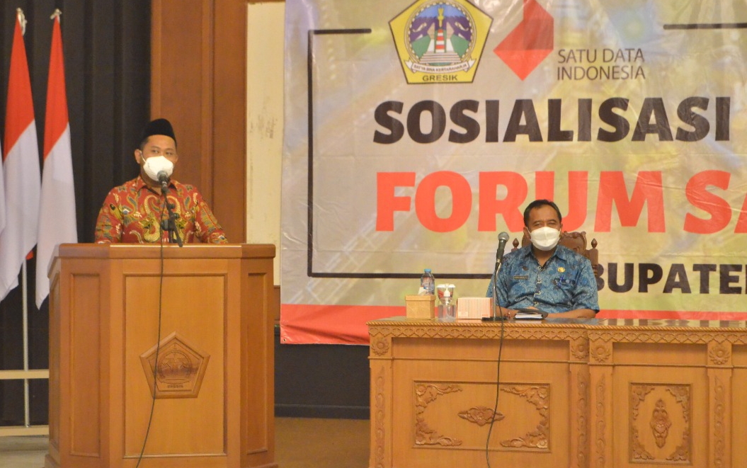 Bupati Gresik Fandi Akhmad Yani saat sosialisasi di forum satu data, Jumat (10/12/2021)./ Foto: Bram