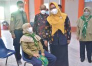 Wakil Bupati Gresik Aminatun Habibah saat mengunjungi SD Muhammadiyah, Jumat (21/1/2022)./ Foto: Bram
