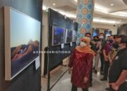 Romantisme Khofifah Melihat Foto-foto Semeru karya PFI Surabaya