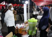 Usai Ziarah, Bupati Gresik Kunjungi Tradisi Malem Selawe Ramadan 2022