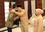Momen Hari Raya Idul Fitri 2022, Ketua DPC PDIP Surabaya Adi Sutarwijono berlebaran bersama Wali Kota Eri Cahyadi. Foto: IST