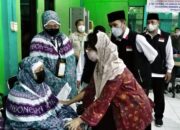 Kakanwil Kemenag Bali Antarkan Jemaah Haji ke Asrama Haji Embarkasi Surabaya