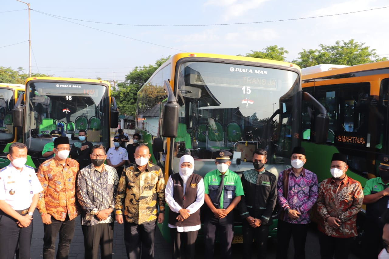 WhatsApp Image 2022 08 19 at 22.51.25 - Resmi Beroperasi, Bupati Gresik Hadiri Launching Bus Trans Jatim Koridor I