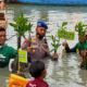 polisi mangrov 1 - Peduli Lingkungan Polairud Polres Gresik Tanam Seribu Pohon Mangrove