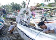 IMG 20230117 WA0000 - Terinspirasi Ganjar Pranowo, Komunitas Nelayan Renovasi Perahu hingga Bagi-bagi Sembako di Madura