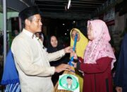 Kiai Muda Jatim Bagi-bagi Alat Kebersihan, Cara Relawan Ganjar Pranowo Ajak Warga Surabaya Jaga Lingkungan