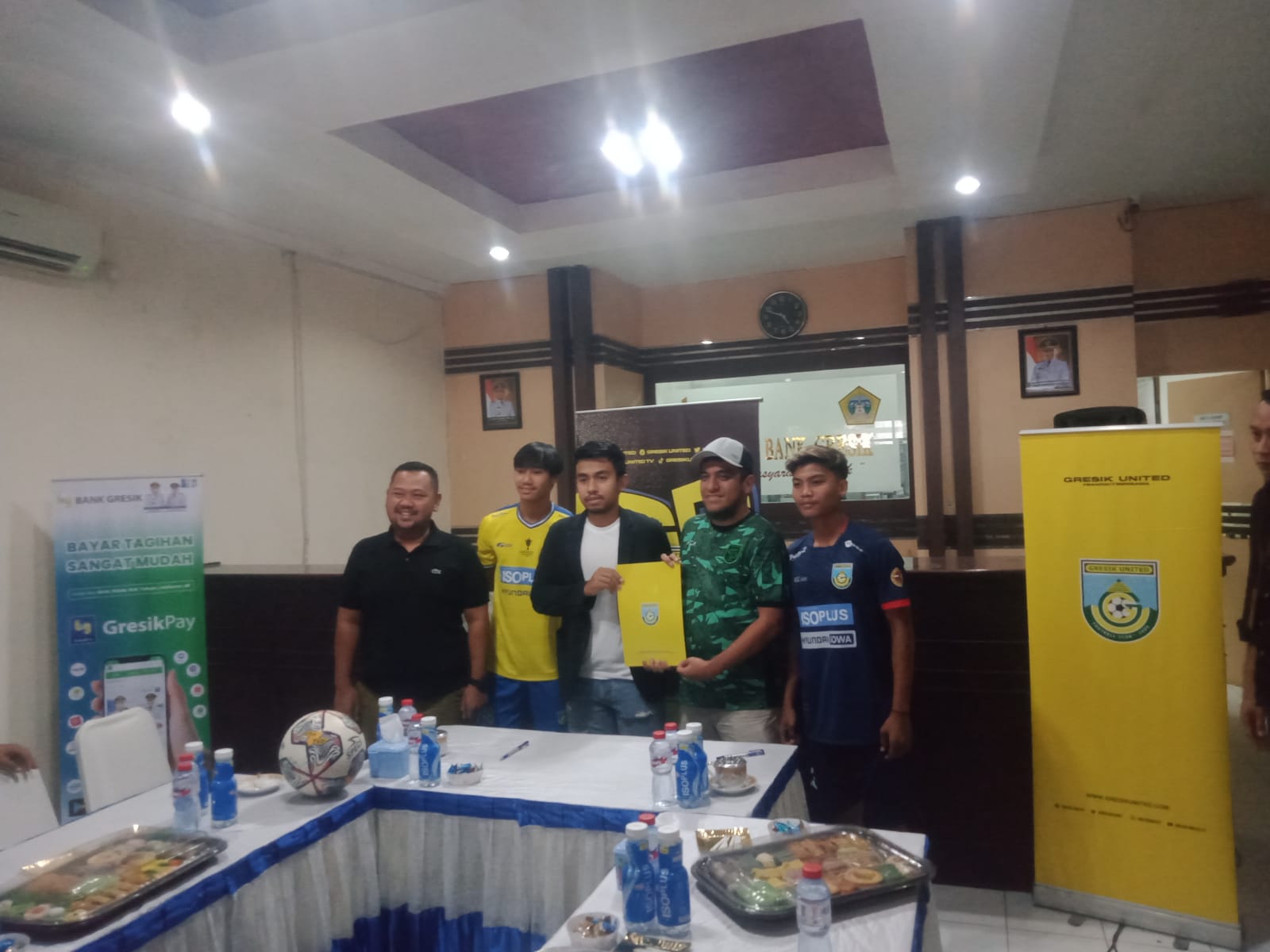 WhatsApp Image 2023 01 28 at 20.15.38 1 - Gresik United Permanenkan Dua Pemain Muda Persebaya Surabaya