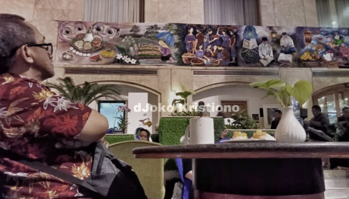 Lukisan Religi Sepanjang 1,5 Meter Semarakkan Ramadan sebuah Hotel di Surabaya