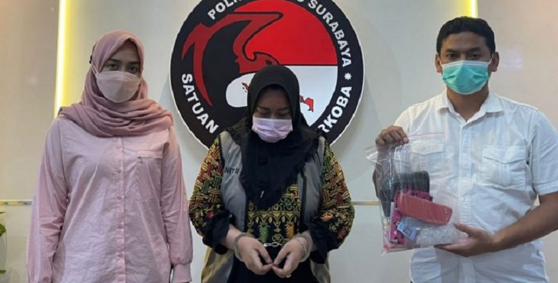 polrestabes satu keluarga - Bejat! Sekeluarga Edarkan Sabu, Ditangkap Polisi Surabaya