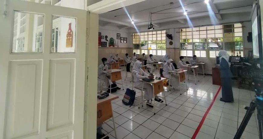 SURABAYA pelajar sekolah - Sekolah Negeri Tak Merata, Wali Kota Surabaya Minta Evaluasi Sistem Zonasi PPDB