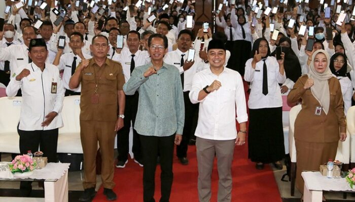 Ribuan Guru PPPK di Surabaya Terima SK Pengangkatan