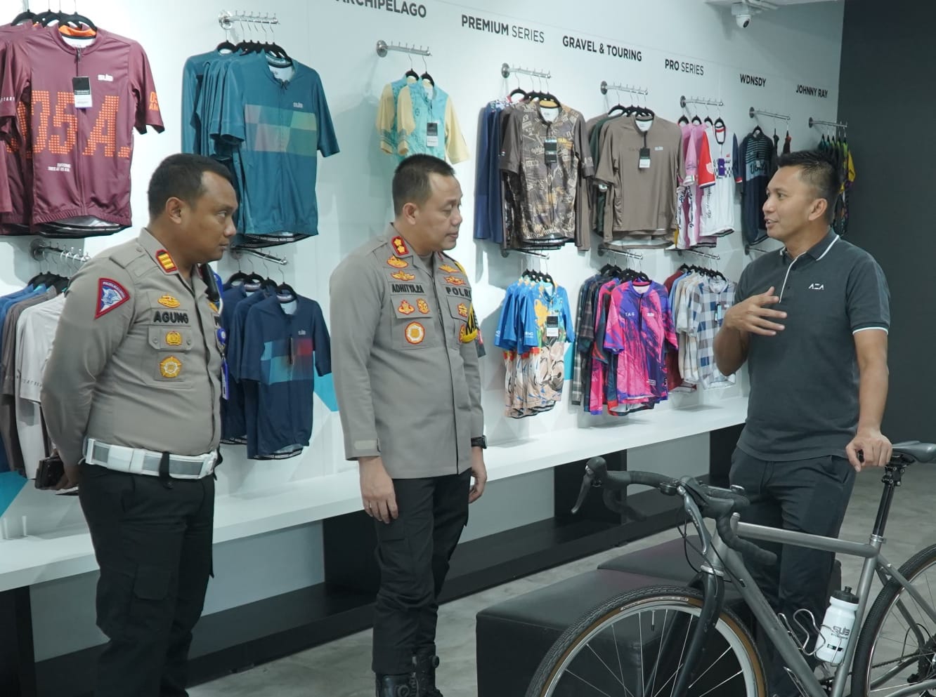 Kapolres Gresik dan Asrul - Road to Tour Of Kemala Seri 3 Gresik Criterium 2023 Siap Digelar