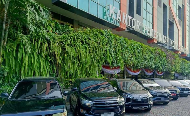 Surabaya mobil dinas Pemkot Surabaya 3 - Pemkot Surabaya Rencana Lelang Kendaraan BBM, Beralih ke Motor Listrik