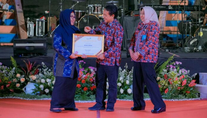Sukses Turunkan Angka Stunting, Kabupaten Gresik di Ganjar Penghargaan