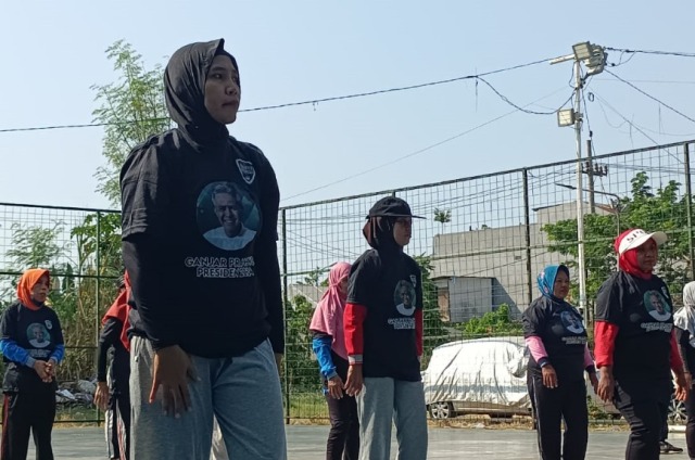 senam ganjar - Kowarteg Ganjar Ajak Ibu-ibu di Surabaya Hidup Sehat Lewat Senam