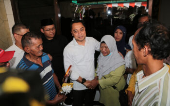 surabaya warga pakis - Sambangi Warga Dukuh Pakis, Wali Kota Surabaya Ajak ke Rusun Grudo